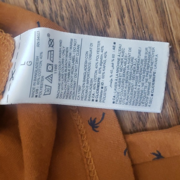 Old Navy Tee - Picture 6 of 6